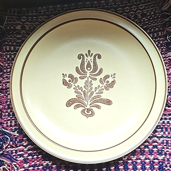 Pfaltzgraff Village Dinner Plate - Picture 1 of 6